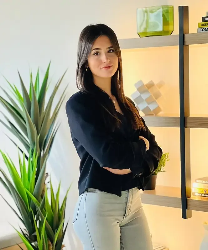 Marina Ramirez Lorca, fundadora de Costabai, en la oficina de Dubai Marina